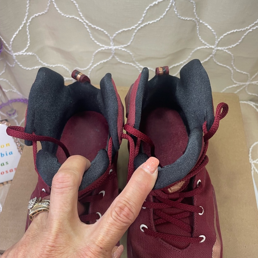 Lebron 13‎ Maroon and Gold size 6.5 Y Kids - Picture 10 of 11